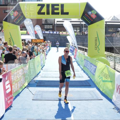 10.08.2025 - GEWOBA Citytriathlon Bremen H.Heesch http://msf.ph/oto/8557159 10.08.2025 15:34:52 Ziel 293 meine-sportfotos.de