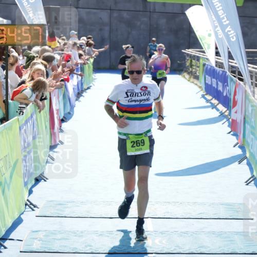 10.08.2025 - GEWOBA Citytriathlon Bremen H.Heesch http://msf.ph/oto/8557163 10.08.2025 15:35:01 Ziel 269, 402, 470 meine-sportfotos.de