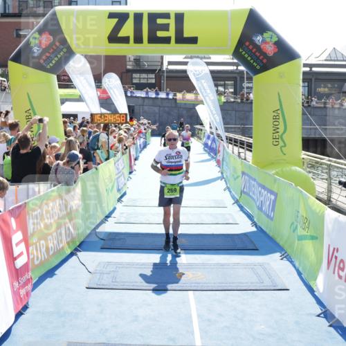 10.08.2025 - GEWOBA Citytriathlon Bremen H.Heesch http://msf.ph/oto/8557171 10.08.2025 15:35:02 Ziel 269, 402, 470 meine-sportfotos.de