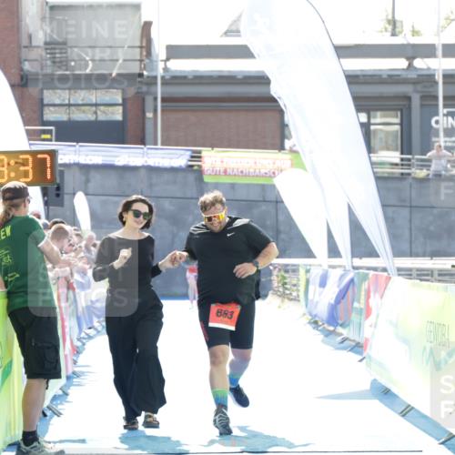 10.08.2025 - GEWOBA Citytriathlon Bremen H.Heesch http://msf.ph/oto/8557178 10.08.2025 14:53:41 Ziel 663 meine-sportfotos.de