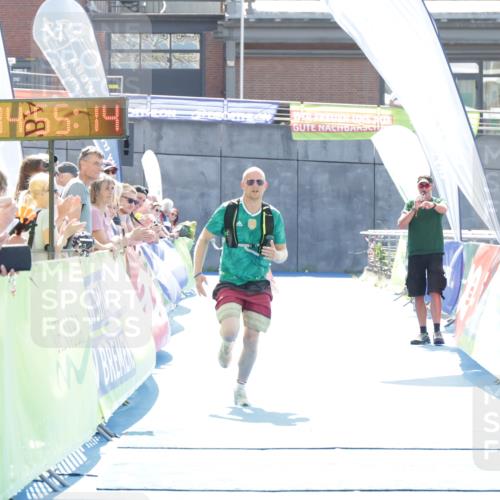 10.08.2025 - GEWOBA Citytriathlon Bremen H.Heesch http://msf.ph/oto/8557222 10.08.2025 14:55:18 Ziel 724 meine-sportfotos.de
