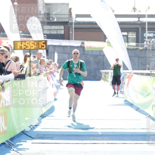 10.08.2025 - GEWOBA Citytriathlon Bremen H.Heesch http://msf.ph/oto/8557225 10.08.2025 14:55:18 Ziel 724 meine-sportfotos.de