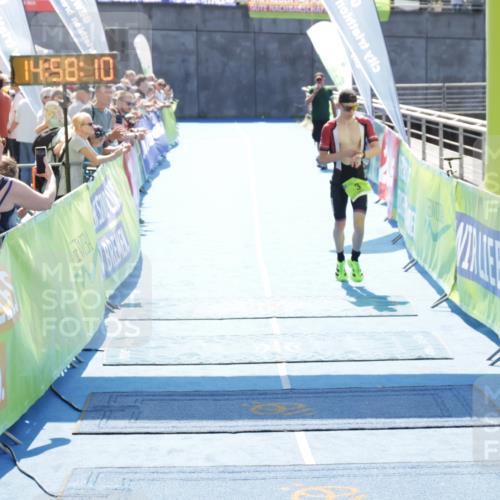 10.08.2025 - GEWOBA Citytriathlon Bremen H.Heesch http://msf.ph/oto/8557293 10.08.2025 14:58:13 Ziel 3 meine-sportfotos.de