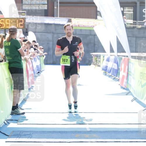 10.08.2025 - GEWOBA Citytriathlon Bremen H.Heesch http://msf.ph/oto/8557307 10.08.2025 14:59:16 Ziel 156, 167 meine-sportfotos.de