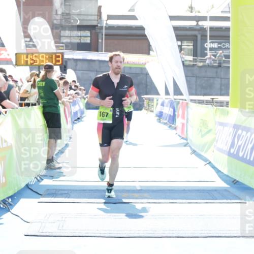 10.08.2025 - GEWOBA Citytriathlon Bremen H.Heesch http://msf.ph/oto/8557312 10.08.2025 14:59:17 Ziel 156, 167 meine-sportfotos.de