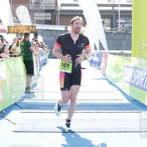 10.08.2025 - GEWOBA Citytriathlon Bremen H.Heesch http://msf.ph/oto/8557315 10.08.2025 14:59:17 Ziel 156, 167 meine-sportfotos.de