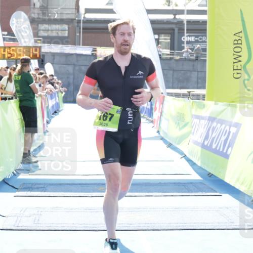 10.08.2025 - GEWOBA Citytriathlon Bremen H.Heesch http://msf.ph/oto/8557317 10.08.2025 14:59:18 Ziel 156, 167 meine-sportfotos.de