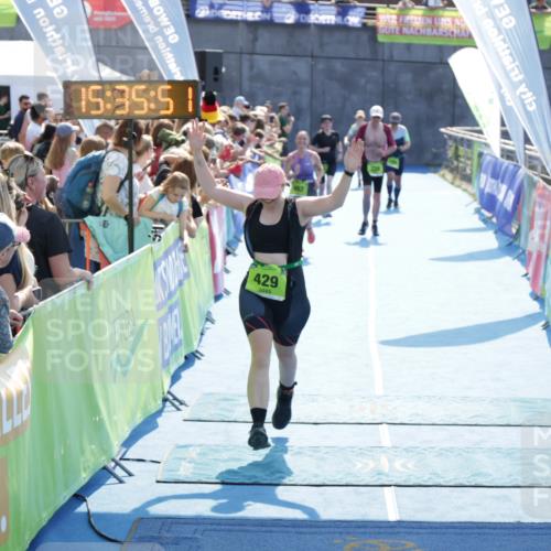 10.08.2025 - GEWOBA Citytriathlon Bremen H.Heesch http://msf.ph/oto/8557343 10.08.2025 15:35:55 Ziel 356, 429, 492 meine-sportfotos.de