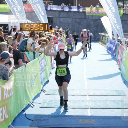 10.08.2025 - GEWOBA Citytriathlon Bremen H.Heesch http://msf.ph/oto/8557345 10.08.2025 15:35:55 Ziel 356, 429, 492 meine-sportfotos.de