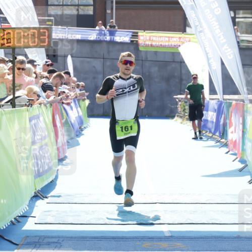 10.08.2025 - GEWOBA Citytriathlon Bremen H.Heesch http://msf.ph/oto/8557354 10.08.2025 15:00:07 Ziel 161 meine-sportfotos.de