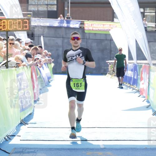 10.08.2025 - GEWOBA Citytriathlon Bremen H.Heesch http://msf.ph/oto/8557356 10.08.2025 15:00:07 Ziel 161 meine-sportfotos.de