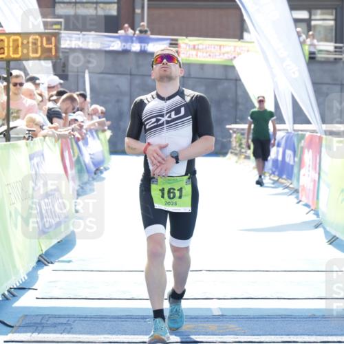 10.08.2025 - GEWOBA Citytriathlon Bremen H.Heesch http://msf.ph/oto/8557359 10.08.2025 15:00:08 Ziel 161 meine-sportfotos.de