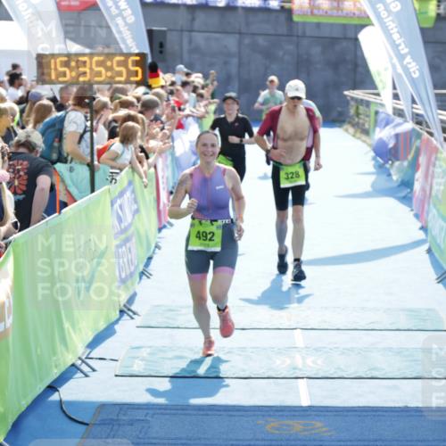 10.08.2025 - GEWOBA Citytriathlon Bremen H.Heesch http://msf.ph/oto/8557360 10.08.2025 15:35:58 Ziel 320, 328, 356, 429, 492 meine-sportfotos.de