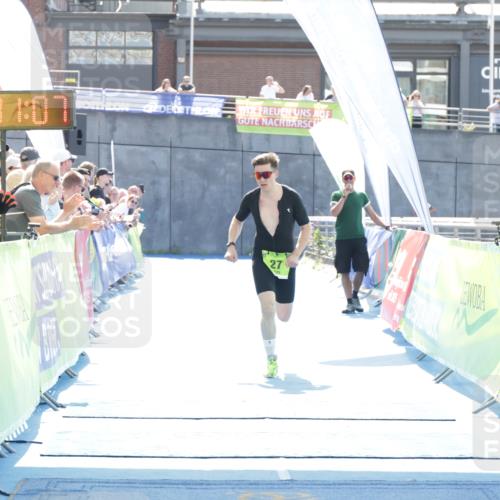 10.08.2025 - GEWOBA Citytriathlon Bremen H.Heesch http://msf.ph/oto/8557365 10.08.2025 15:01:10 Ziel 27 meine-sportfotos.de