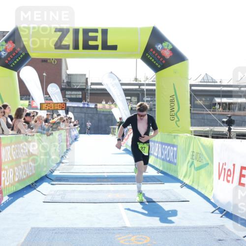 10.08.2025 - GEWOBA Citytriathlon Bremen H.Heesch http://msf.ph/oto/8557377 10.08.2025 15:01:13 Ziel 27 meine-sportfotos.de