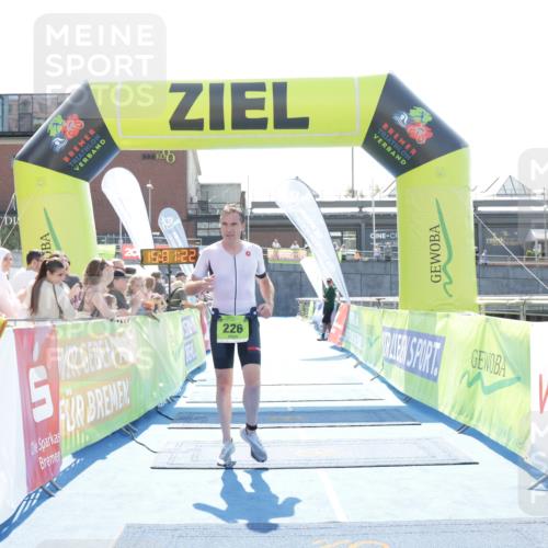 10.08.2025 - GEWOBA Citytriathlon Bremen H.Heesch http://msf.ph/oto/8557394 10.08.2025 15:01:26 Ziel 226 meine-sportfotos.de