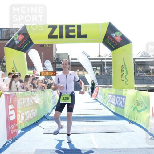 10.08.2025 - GEWOBA Citytriathlon Bremen H.Heesch http://msf.ph/oto/8557396 10.08.2025 15:01:27 Ziel 226 meine-sportfotos.de