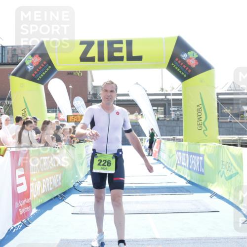 10.08.2025 - GEWOBA Citytriathlon Bremen H.Heesch http://msf.ph/oto/8557401 10.08.2025 15:01:27 Ziel 226 meine-sportfotos.de