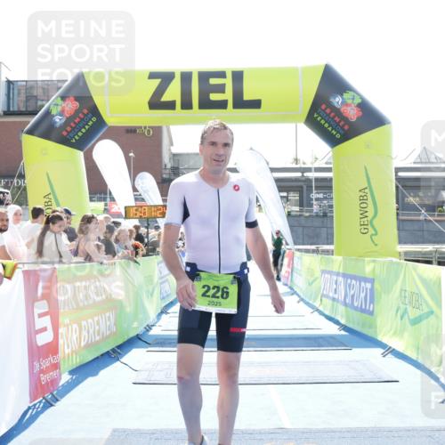 10.08.2025 - GEWOBA Citytriathlon Bremen H.Heesch http://msf.ph/oto/8557403 10.08.2025 15:01:27 Ziel 226 meine-sportfotos.de