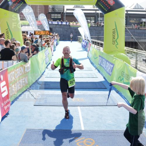 10.08.2025 - GEWOBA Citytriathlon Bremen H.Heesch http://msf.ph/oto/8557412 10.08.2025 15:36:19 Ziel 207 meine-sportfotos.de