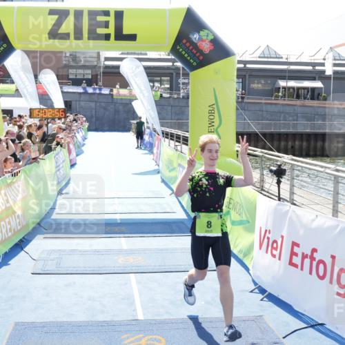 10.08.2025 - GEWOBA Citytriathlon Bremen H.Heesch http://msf.ph/oto/8557417 10.08.2025 15:02:59 Ziel 8 meine-sportfotos.de