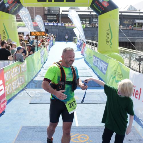 10.08.2025 - GEWOBA Citytriathlon Bremen H.Heesch http://msf.ph/oto/8557418 10.08.2025 15:36:20 Ziel 207 meine-sportfotos.de