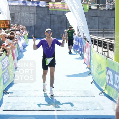 10.08.2025 - GEWOBA Citytriathlon Bremen H.Heesch http://msf.ph/oto/8557433 10.08.2025 15:03:26 Ziel 70, 112 meine-sportfotos.de