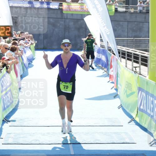 10.08.2025 - GEWOBA Citytriathlon Bremen H.Heesch http://msf.ph/oto/8557434 10.08.2025 15:03:26 Ziel 70, 112 meine-sportfotos.de