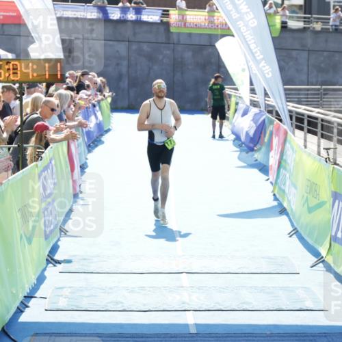 10.08.2025 - GEWOBA Citytriathlon Bremen H.Heesch http://msf.ph/oto/8557468 10.08.2025 15:04:15 Ziel 171 meine-sportfotos.de