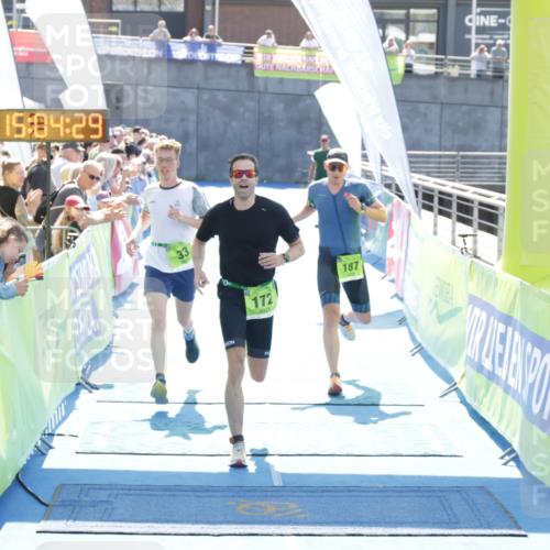 10.08.2025 - GEWOBA Citytriathlon Bremen H.Heesch http://msf.ph/oto/8557487 10.08.2025 15:04:33 Ziel 33, 172, 187 meine-sportfotos.de