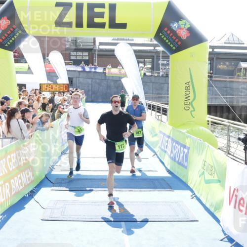 10.08.2025 - GEWOBA Citytriathlon Bremen H.Heesch http://msf.ph/oto/8557491 10.08.2025 15:04:34 Ziel 33, 172, 187 meine-sportfotos.de