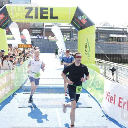 10.08.2025 - GEWOBA Citytriathlon Bremen H.Heesch http://msf.ph/oto/8557495 10.08.2025 15:04:34 Ziel 33, 172, 187 meine-sportfotos.de