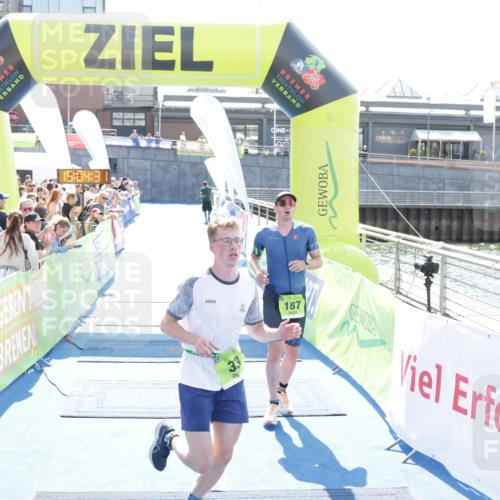10.08.2025 - GEWOBA Citytriathlon Bremen H.Heesch http://msf.ph/oto/8557499 10.08.2025 15:04:35 Ziel 33, 172, 187 meine-sportfotos.de