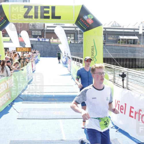 10.08.2025 - GEWOBA Citytriathlon Bremen H.Heesch http://msf.ph/oto/8557501 10.08.2025 15:04:35 Ziel 33, 172, 187 meine-sportfotos.de