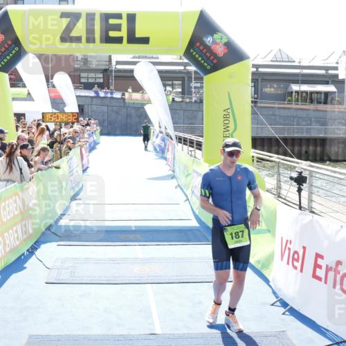 10.08.2025 - GEWOBA Citytriathlon Bremen H.Heesch http://msf.ph/oto/8557503 10.08.2025 15:04:36 Ziel 33, 172, 187 meine-sportfotos.de