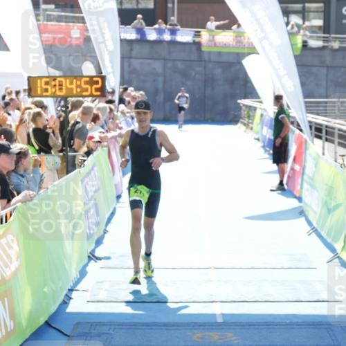 10.08.2025 - GEWOBA Citytriathlon Bremen H.Heesch http://msf.ph/oto/8557511 10.08.2025 15:04:56 Ziel 271 meine-sportfotos.de
