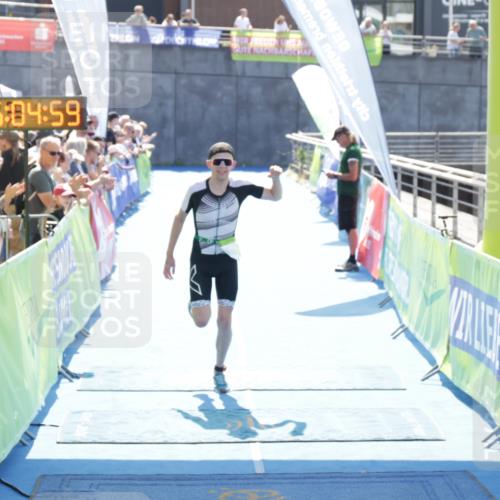 10.08.2025 - GEWOBA Citytriathlon Bremen H.Heesch http://msf.ph/oto/8557532 10.08.2025 15:05:03 Ziel 95, 271 meine-sportfotos.de