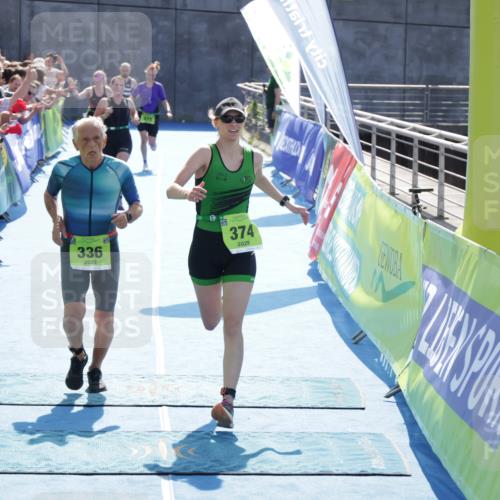 10.08.2025 - GEWOBA Citytriathlon Bremen H.Heesch http://msf.ph/oto/8557565 10.08.2025 15:37:30 Ziel 336, 374, 473 meine-sportfotos.de