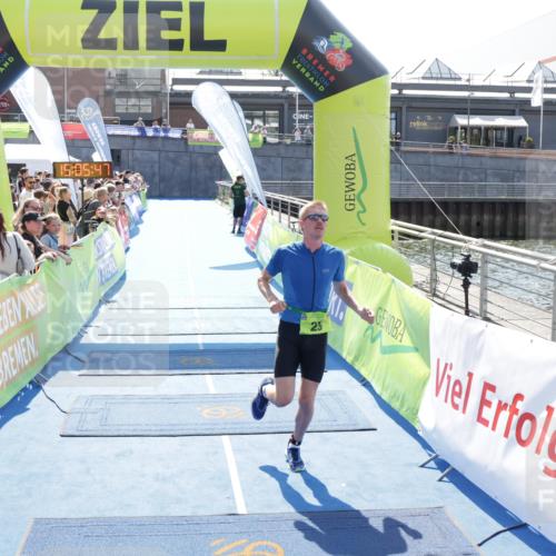 10.08.2025 - GEWOBA Citytriathlon Bremen H.Heesch http://msf.ph/oto/8557601 10.08.2025 15:05:51 Ziel 25, 168 meine-sportfotos.de