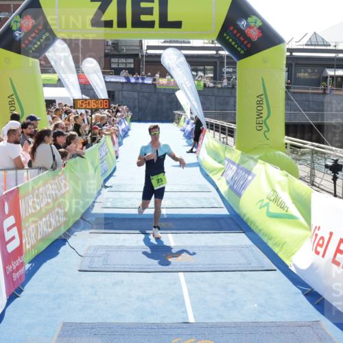 10.08.2025 - GEWOBA Citytriathlon Bremen H.Heesch http://msf.ph/oto/8557610 10.08.2025 15:06:12 Ziel 23 meine-sportfotos.de