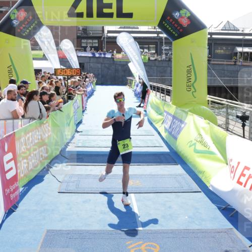 10.08.2025 - GEWOBA Citytriathlon Bremen H.Heesch http://msf.ph/oto/8557615 10.08.2025 15:06:13 Ziel 23 meine-sportfotos.de