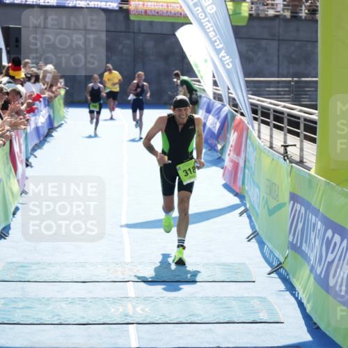 10.08.2025 - GEWOBA Citytriathlon Bremen H.Heesch http://msf.ph/oto/8557616 10.08.2025 15:38:03 Ziel 318 meine-sportfotos.de
