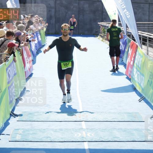 10.08.2025 - GEWOBA Citytriathlon Bremen H.Heesch http://msf.ph/oto/8557621 10.08.2025 15:06:48 Ziel 107 meine-sportfotos.de