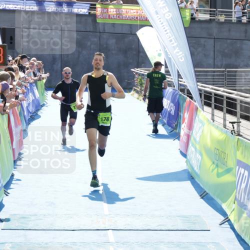 10.08.2025 - GEWOBA Citytriathlon Bremen H.Heesch http://msf.ph/oto/8557665 10.08.2025 15:07:07 Ziel 178, 214 meine-sportfotos.de