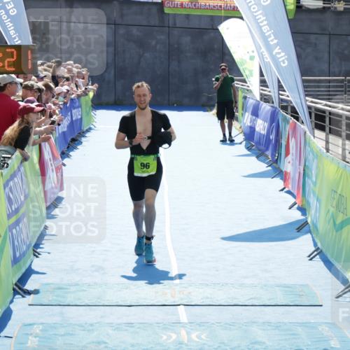 10.08.2025 - GEWOBA Citytriathlon Bremen H.Heesch http://msf.ph/oto/8557702 10.08.2025 15:08:25 Ziel 96 meine-sportfotos.de