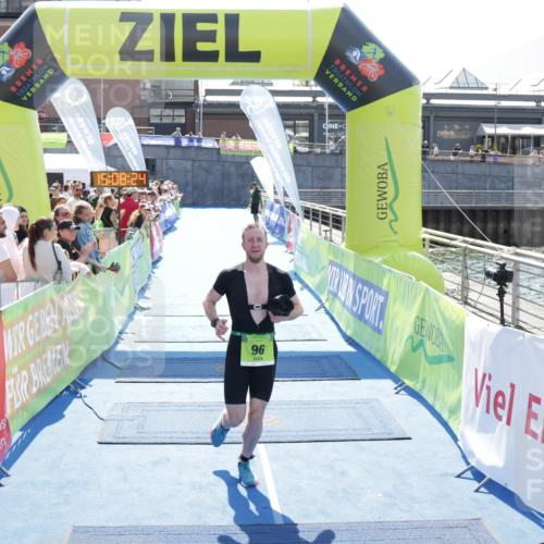 10.08.2025 - GEWOBA Citytriathlon Bremen H.Heesch http://msf.ph/oto/8557714 10.08.2025 15:08:28 Ziel 96 meine-sportfotos.de