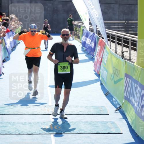 10.08.2025 - GEWOBA Citytriathlon Bremen H.Heesch http://msf.ph/oto/8557730 10.08.2025 15:38:57 Ziel 120, 275, 300 meine-sportfotos.de