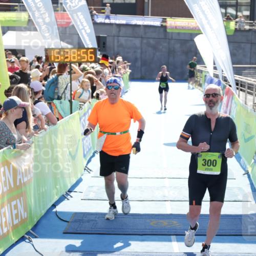 10.08.2025 - GEWOBA Citytriathlon Bremen H.Heesch http://msf.ph/oto/8557738 10.08.2025 15:39:00 Ziel 275, 300, 530 meine-sportfotos.de