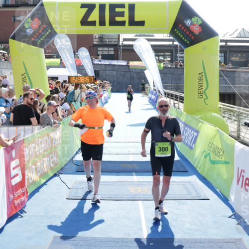 10.08.2025 - GEWOBA Citytriathlon Bremen H.Heesch http://msf.ph/oto/8557741 10.08.2025 15:39:01 Ziel 275, 300, 530 meine-sportfotos.de