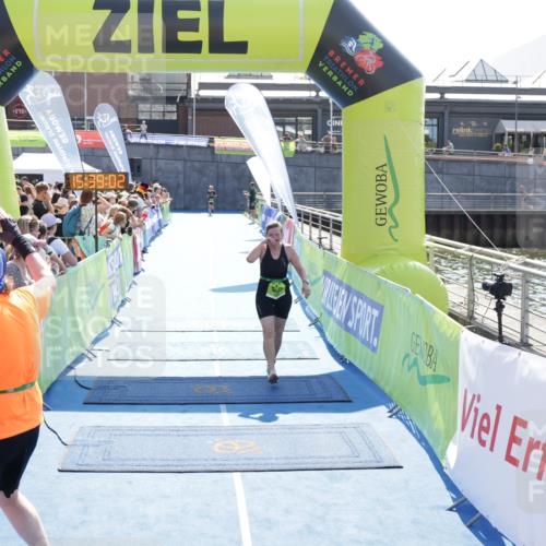 10.08.2025 - GEWOBA Citytriathlon Bremen H.Heesch http://msf.ph/oto/8557747 10.08.2025 15:39:06 Ziel 275, 300, 530 meine-sportfotos.de